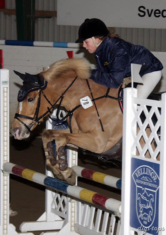 20090308_125308_0051 josefin wall happy girl II